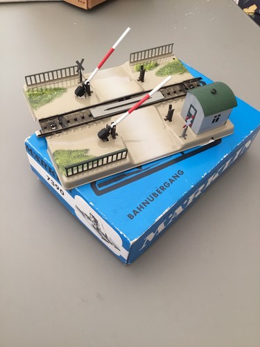 Märklin bahnübergang aus - märklin,